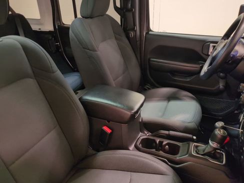 Used 2023 Jeep Wrangler Willys image 13