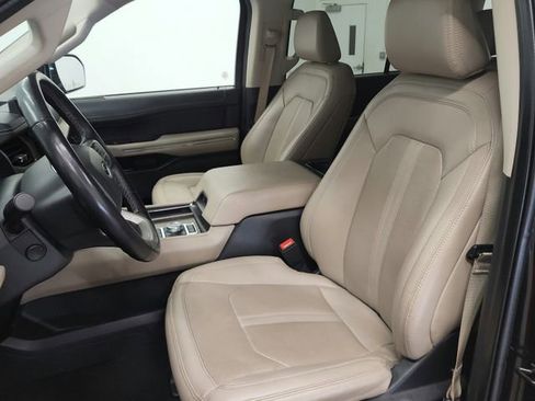 Used 2024 Ford Expedition Limited image 18