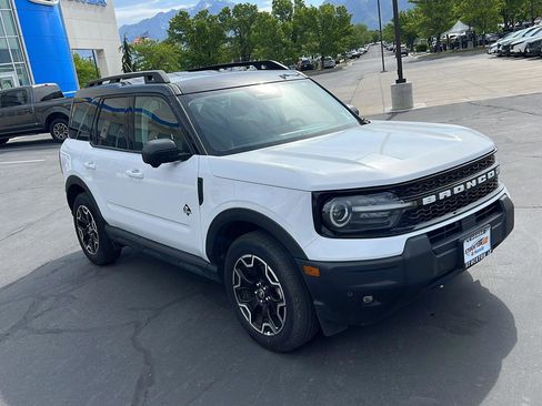Used 2025 Ford Bronco Sport Outer Banks w/ Outer Banks Tech Package+ AWD/4WD image 2