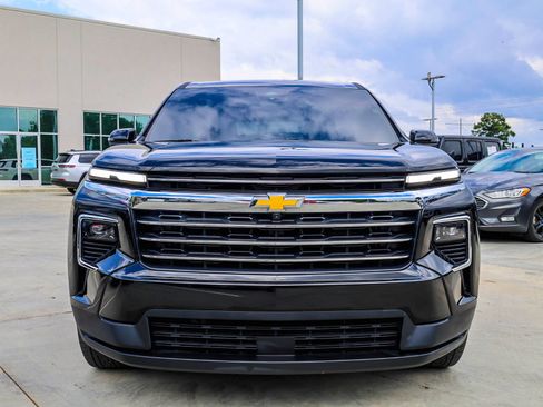 Used 2025 Chevrolet Traverse LT w/ Sun and Wheel Package FWD image 3