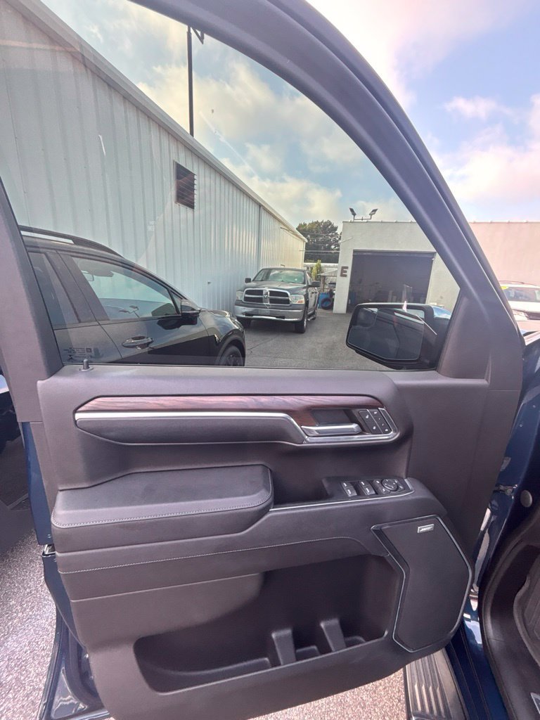 Used 2023 GMC Sierra 1500 SLT w/ SLT Premium Package AWD/4WD image 11
