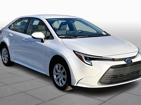 Certified 2025 Toyota Corolla LE image 3