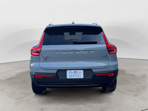 Certified 2025 Volvo XC40 B5 Plus image 4