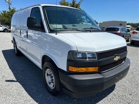 Used 2021 Chevrolet Express 2500 RWD image 5