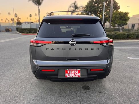 New 2025 Nissan Pathfinder SV image 6