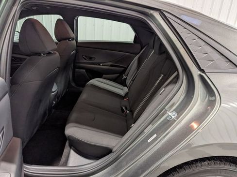 Used 2025 Hyundai Elantra Sport image 9