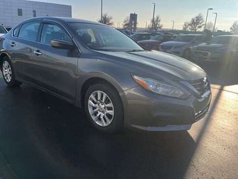 Used 2016 Nissan Altima 2.5 S w/ Power Driver Seat Package image 5