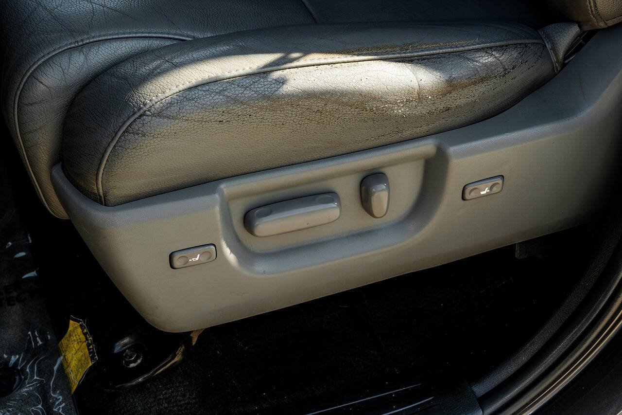 Used 2015 Toyota Sequoia Limited AWD/4WD image 40