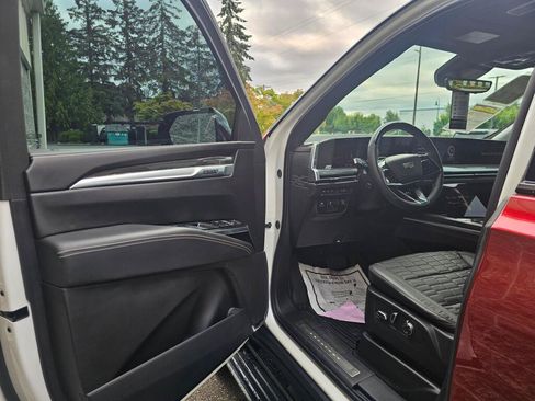 Used 2025 Cadillac Escalade V AWD/4WD image 23