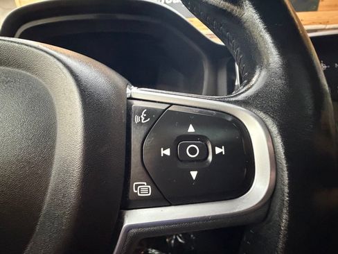 Used 2019 Volvo XC60 T6 Momentum AWD/4WD image 38