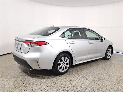 Used 2023 Toyota Corolla LE image 5