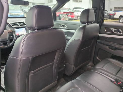 Used 2017 Ford Explorer XLT w/ Equipment Group 202A image 17