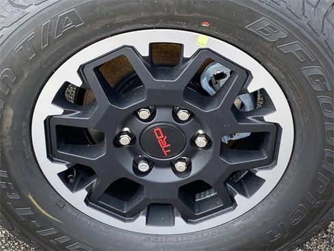 New 2025 Toyota Tacoma TRD Off-Road image 7