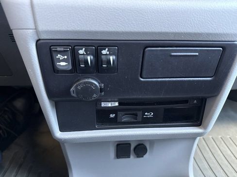 Used 2016 Toyota Sienna XLE Premium FWD image 34