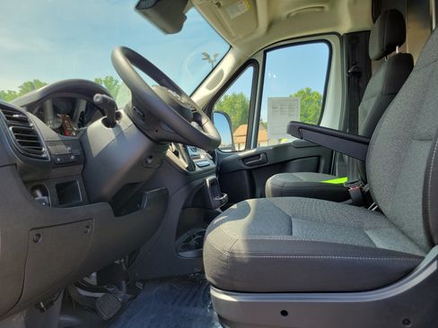 Used 2025 RAM ProMaster 2500 w/ Convenience Group FWD image 6