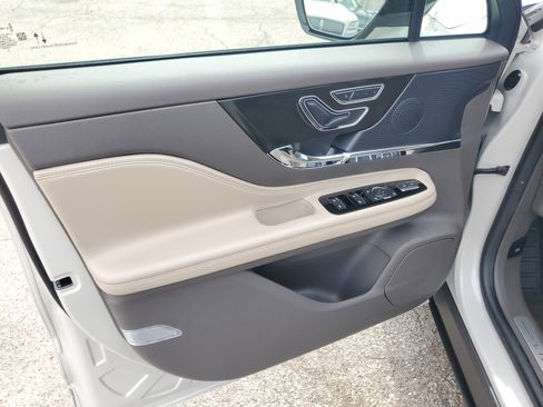 Used 2024 Lincoln Corsair AWD w/ Equipment Group 101A image 10