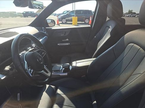 Used 2022 Mercedes-Benz GLB 250 4MATIC w/ Premium Package Lite image 8