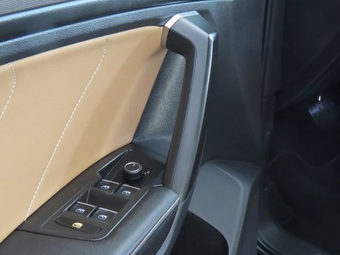 Used 2023 Volkswagen Tiguan SE w/ Panoramic Sunroof Package FWD image 19