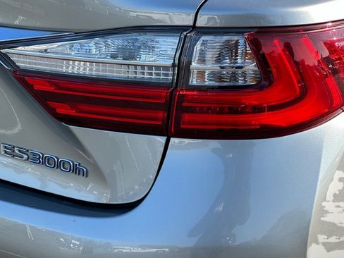 Used 2016 Lexus ES 300h image 12