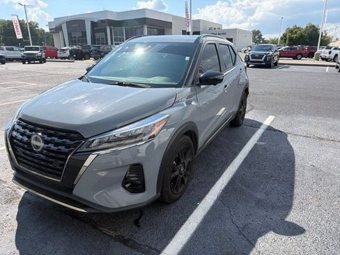 Used 2023 Nissan Kicks SR w/ SR Premium Package FWD image 2