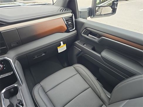 New 2026 GMC Sierra 2500 Denali w/ Denali Reserve Package image 15