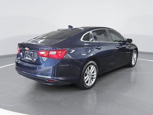 Used 2017 Chevrolet Malibu LT FWD image 3