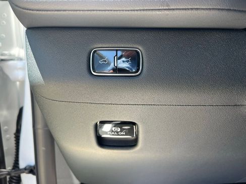 Used 2026 Lincoln Navigator Premiere AWD/4WD image 40