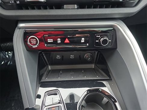 Used 2025 Audi Q5 Premium w/ Convenience Package image 27