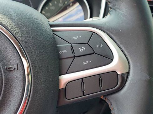 Used 2018 Jeep Compass Latitude FWD image 11