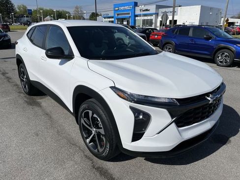 Used 2024 Chevrolet Trax RS FWD image 11