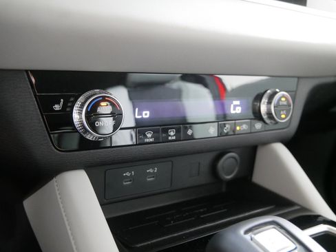 New 2025 Mitsubishi Outlander SE image 7