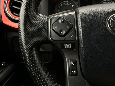 Used 2016 Toyota Tacoma TRD Sport image 37