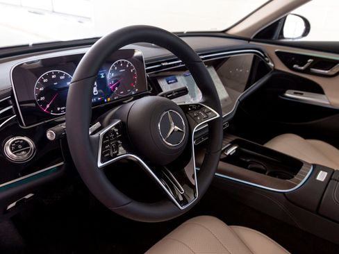 New 2025 Mercedes-Benz E 350 Sedan image 18