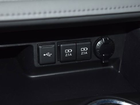 Used 2021 Toyota Highlander XLE image 13