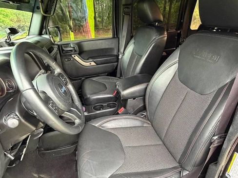 Used 2017 Jeep Wrangler Unlimited Sahara AWD/4WD image 4