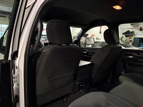 Certified 2024 RAM 2500 Big Horn w/ Night Edition AWD/4WD image 31