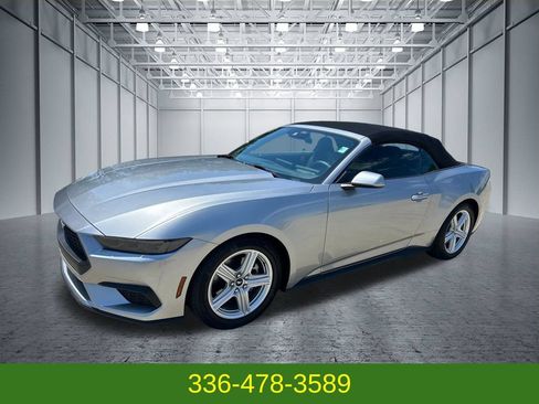 Used 2026 Ford Mustang Convertible RWD image 1
