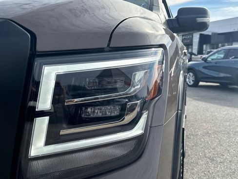 Used 2024 Nissan Titan PRO-4X w/ Pro-4x Convenience Package image 9