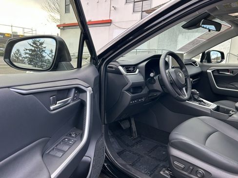 Certified 2025 Toyota RAV4 XLE Premium image 9
