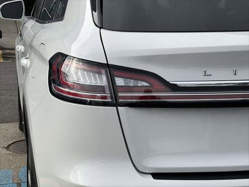 Used 2022 Lincoln Nautilus Reserve w/ Equipment Group 201A image 11