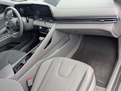 Used 2024 Hyundai Elantra SEL w/ Convenience Package FWD image 25