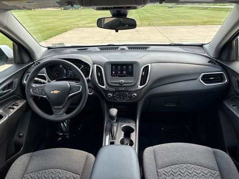 Used 2024 Chevrolet Equinox LT FWD image 24