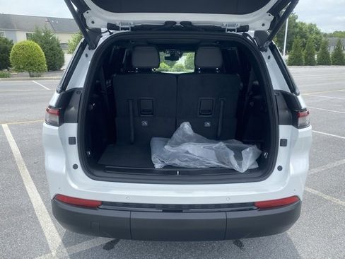 New 2025 Jeep Grand Cherokee L Limited w/ Luxury Tech Group II image 7