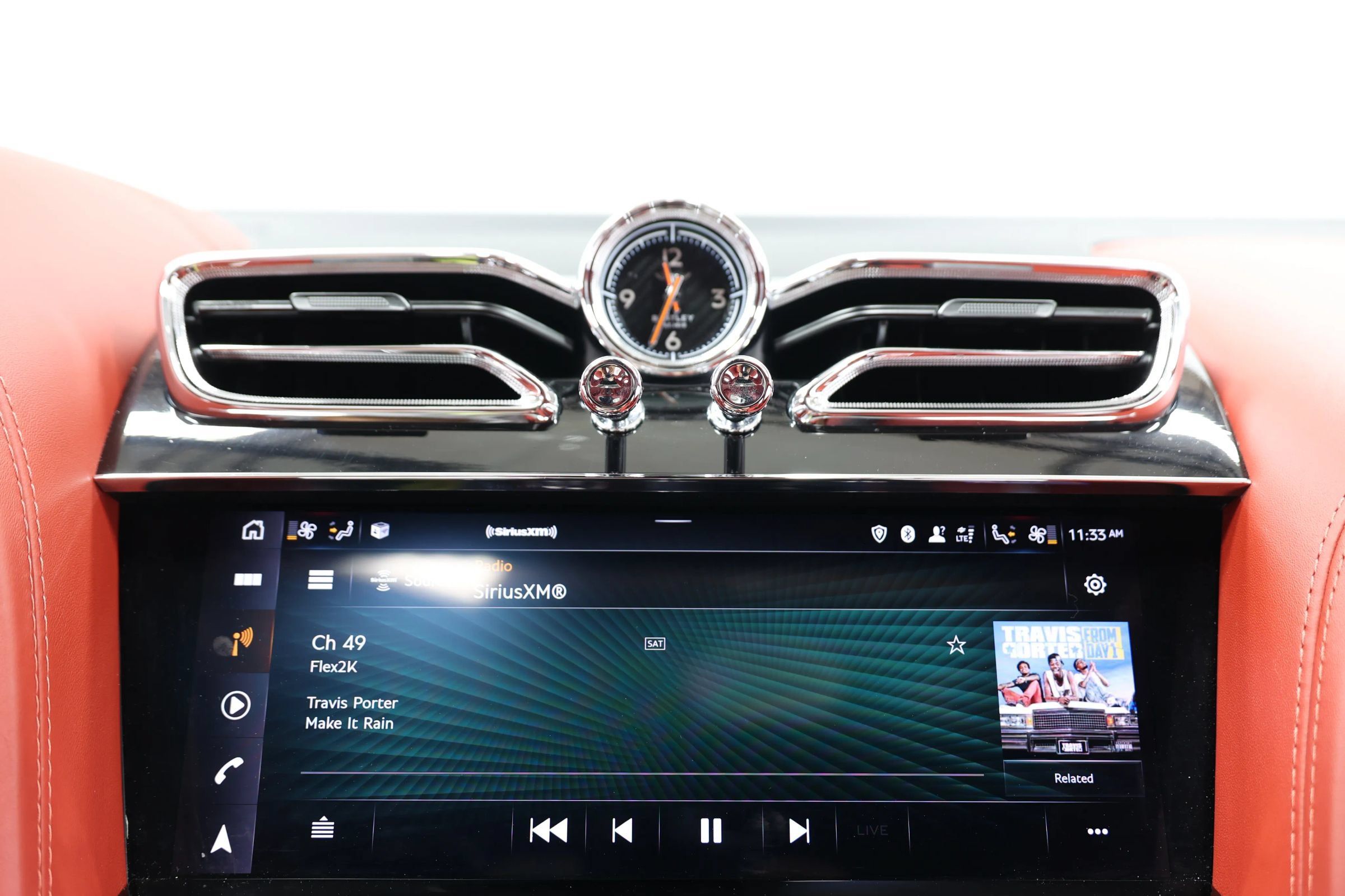 Used 2022 Bentley Bentayga AWD/4WD image 44