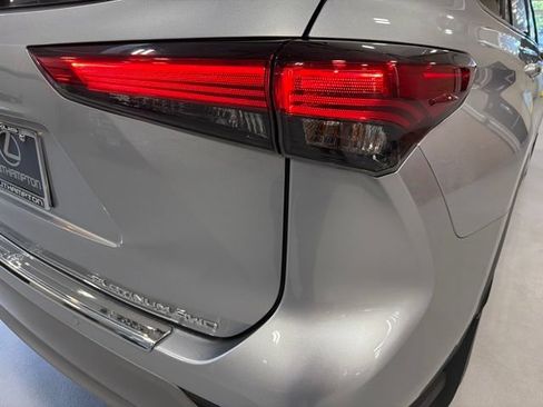 Used 2020 Toyota Highlander Platinum AWD/4WD image 43
