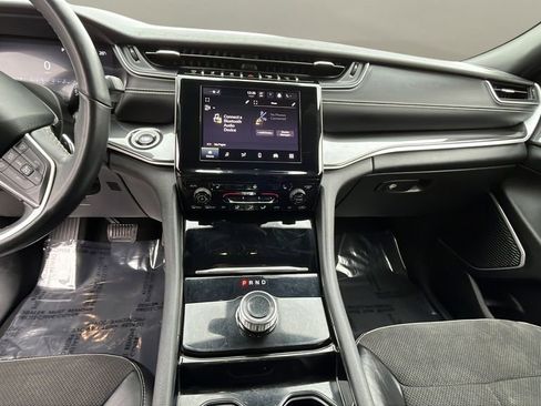 Used 2022 Jeep Grand Cherokee L Laredo image 9