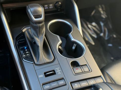 Used 2022 Toyota Highlander XLE image 15