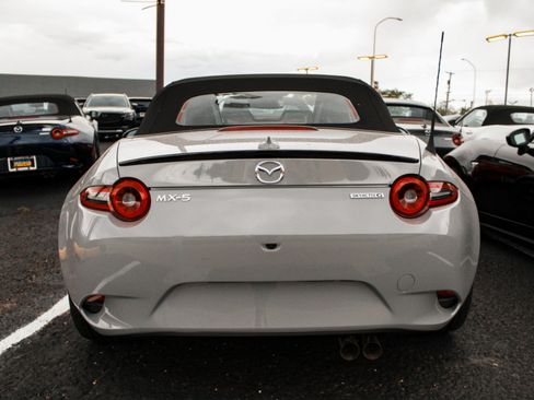 New 2026 MAZDA MX-5 Miata Club w/ Weather Package RWD image 6