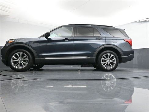 Used 2022 Ford Explorer XLT w/ Equipment Group 202A image 33