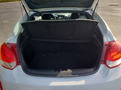 Used 2017 Hyundai Veloster Value Edition image 11